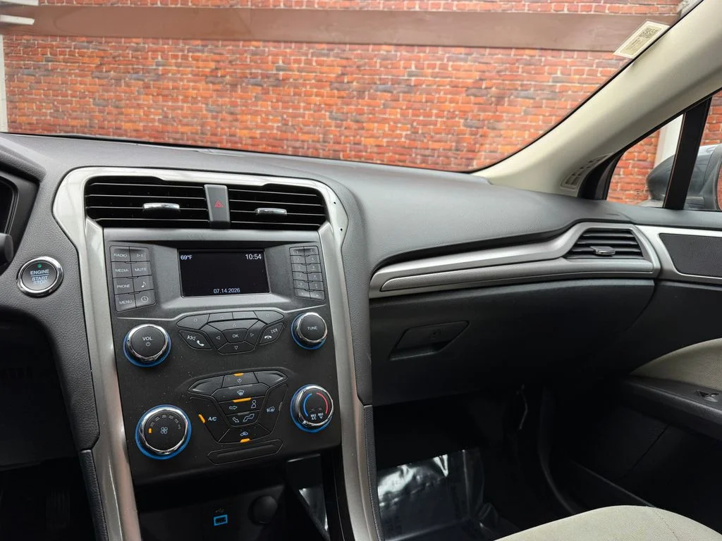 Used 2019 Magnetic Ford S image 16
