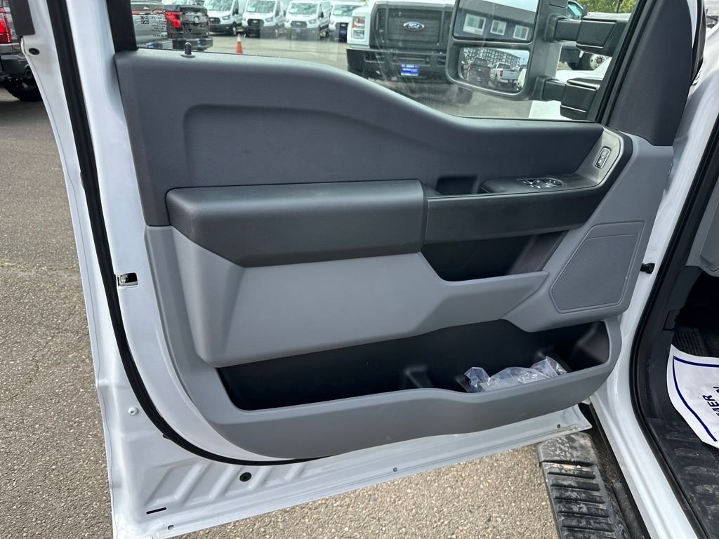 2025 Ford F-350 Super Duty Chassis Cab XL - Photo 10