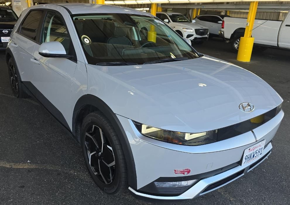 Used 2023 Gray Hyundai SEL image 3