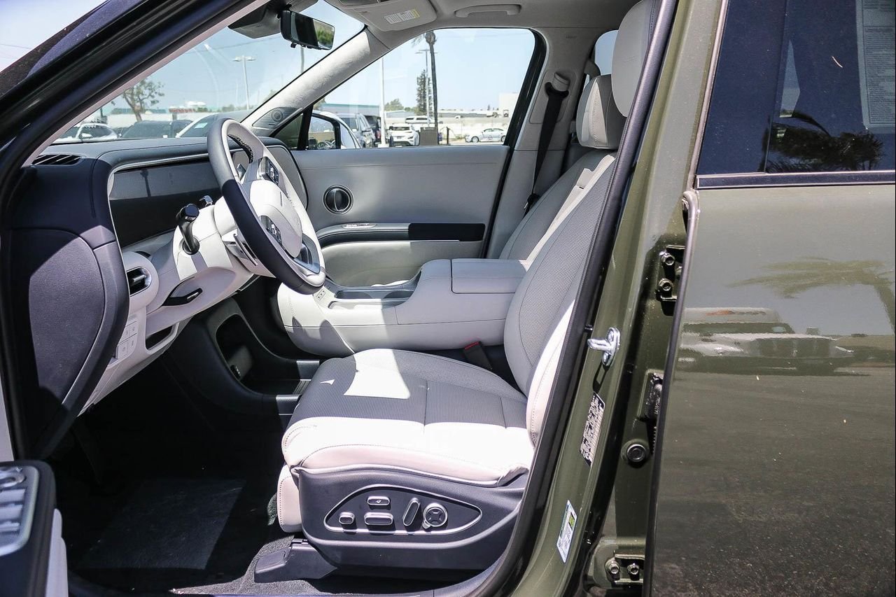 New 2026 Silver Hyundai Calligraphy image 21