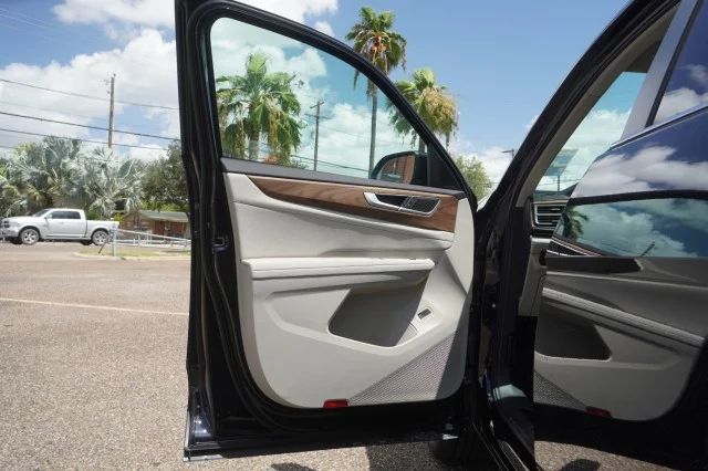 New 2026 Deep Black Pearl Volkswagen 2.0T SE W/TECHNOLOGY image 15
