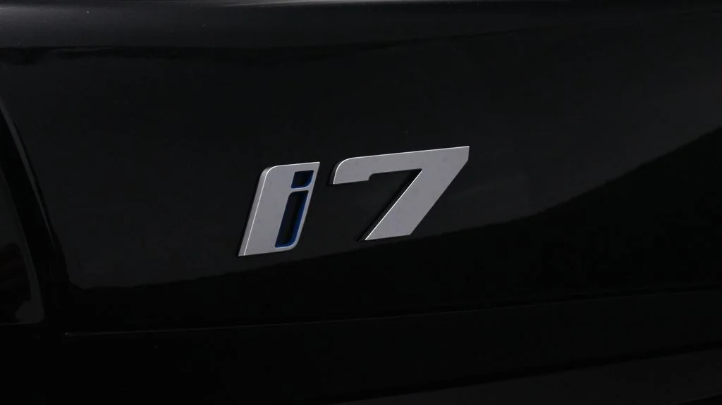2025 BMW i7 50 - Photo 21