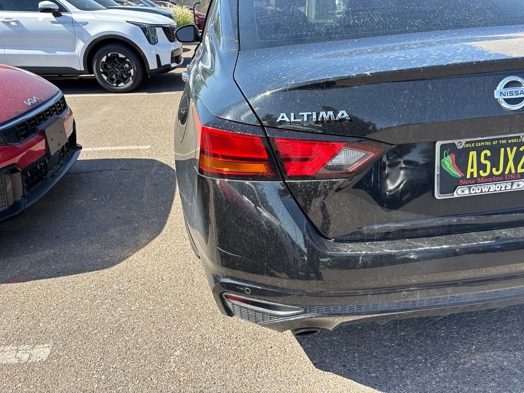 Used 2019 Black Nissan 2.5 SV image 19