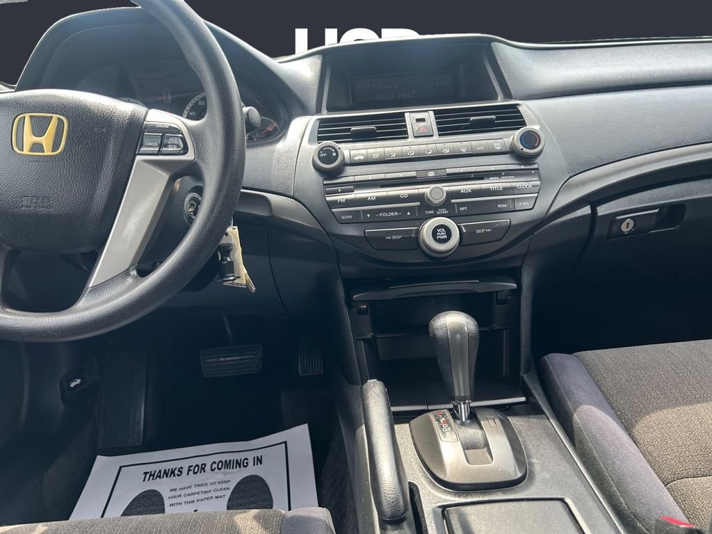 Used 2008 Alabaster Silver Metallic Honda LX image 11