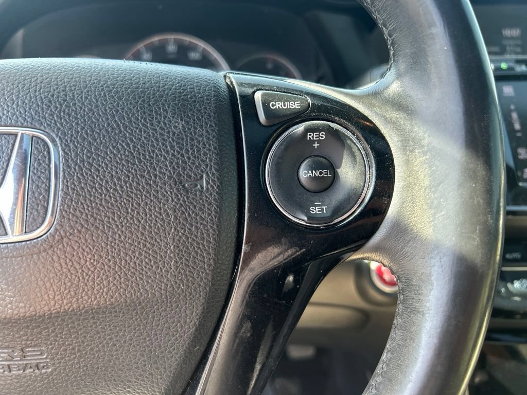 Used 2017 White Honda EX-L image 24