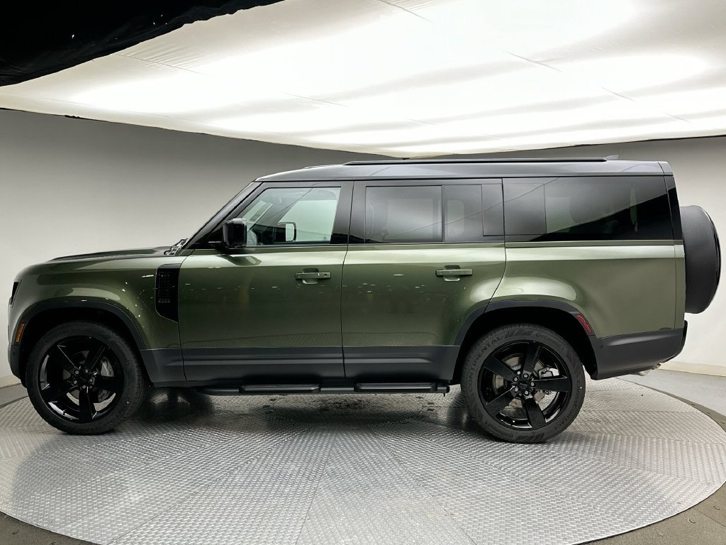 New 2027 Woolstone Green Metallic Land Rover S image 2