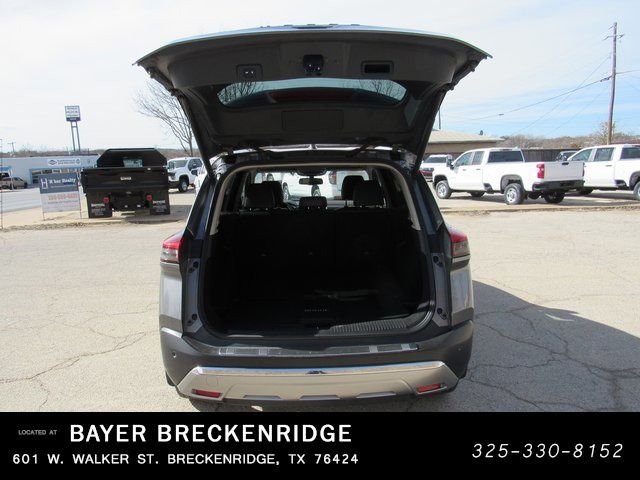 Used 2021 Gray Nissan Platinum image 9