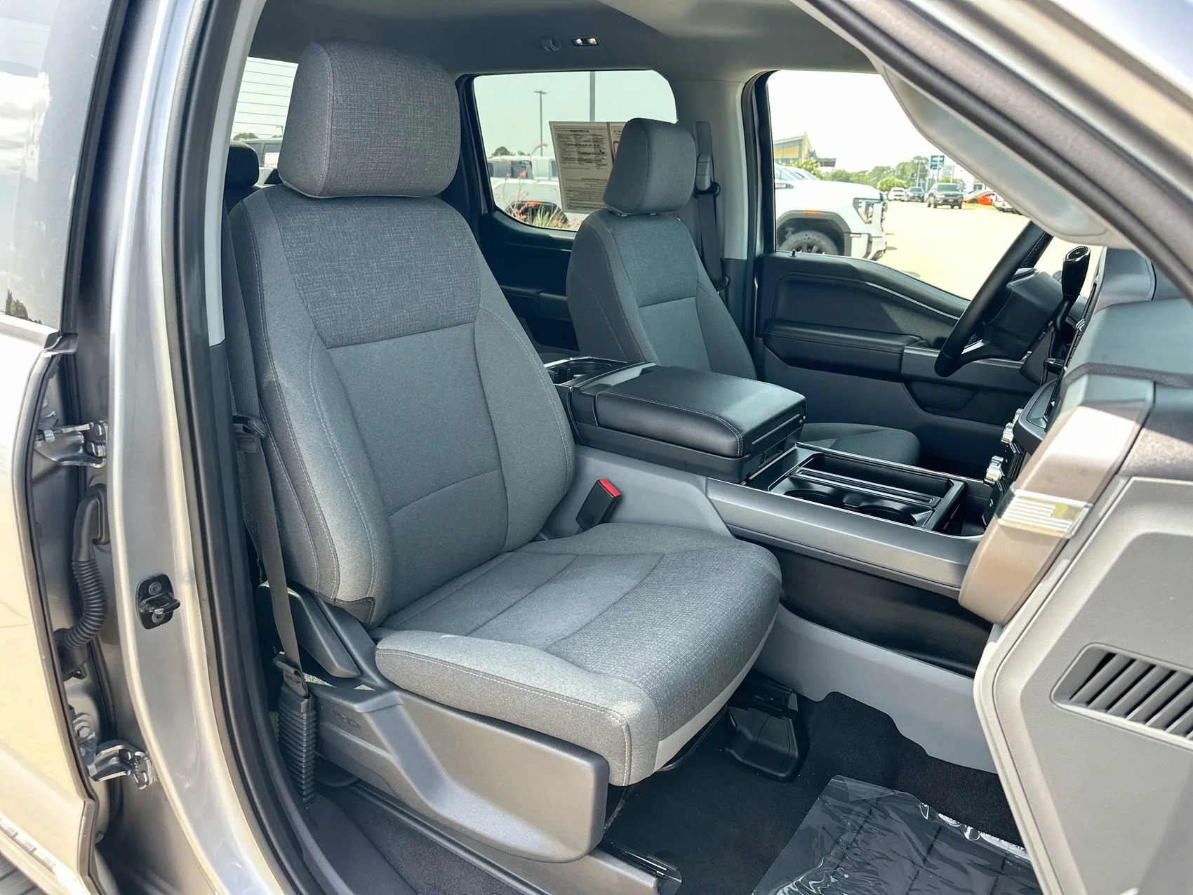 Used 2025 Silver Metallic Ford XLT image 24