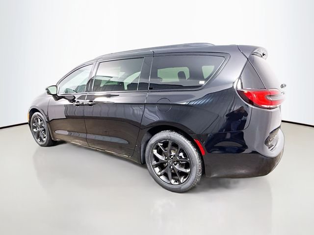 New 2026 Diamond Black Crystal Pearl-Coat Exterior Paint Chrysler Select image 5