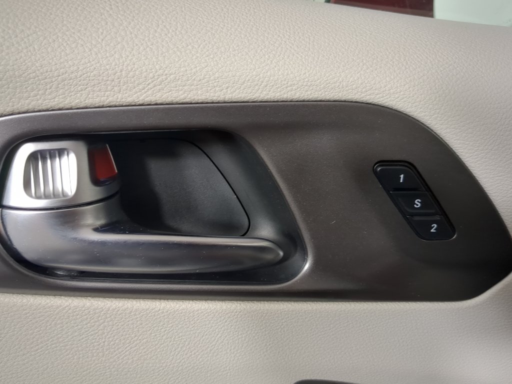 Used 2020 White Chrysler Touring L image 12