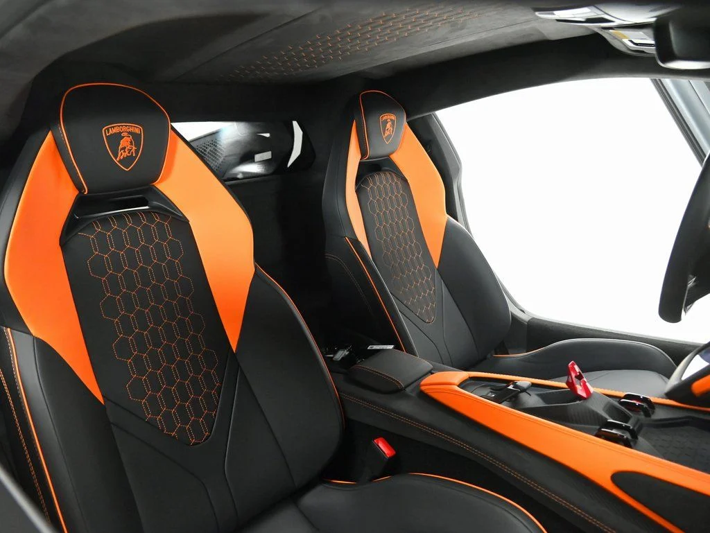 2026 Lamborghini Revuelto Base - Photo 13