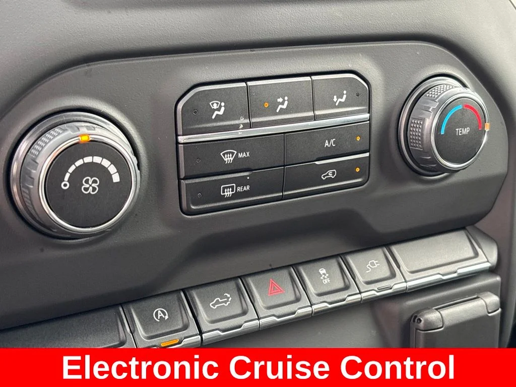 Used 2021 White Chevrolet Custom image 22