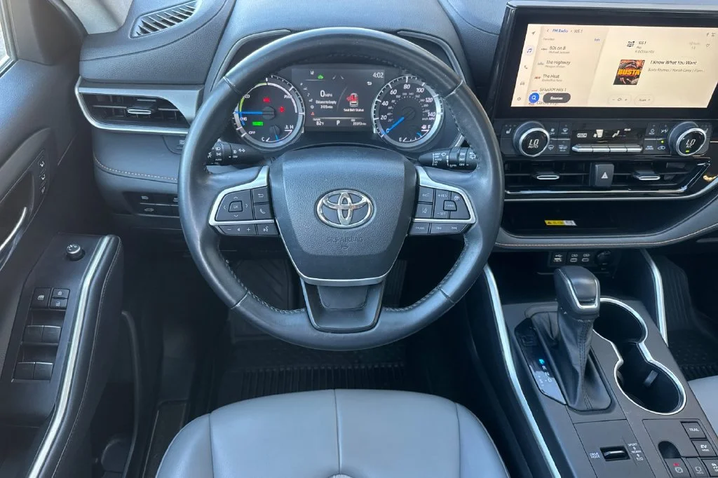 Used 2023 Wind Chill Pearl Toyota Bronze Edition image 16
