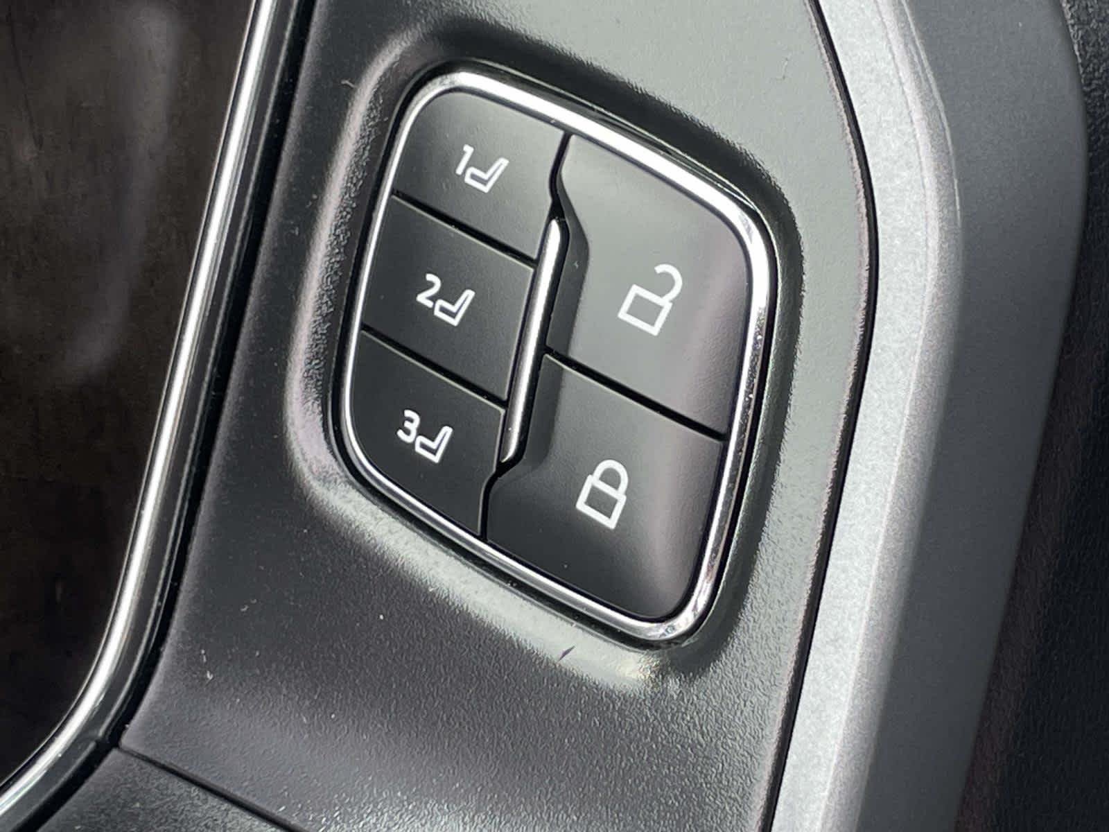 Used 2023 Silver Ford LARIAT image 39
