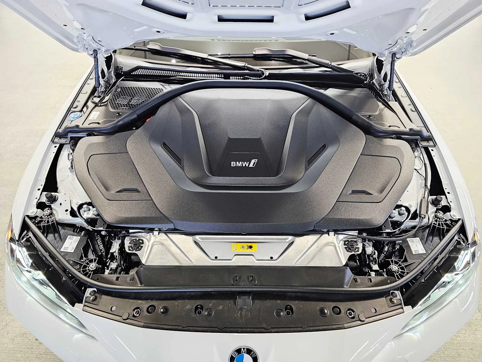 New 2026 Alpine White BMW xDrive40 image 9