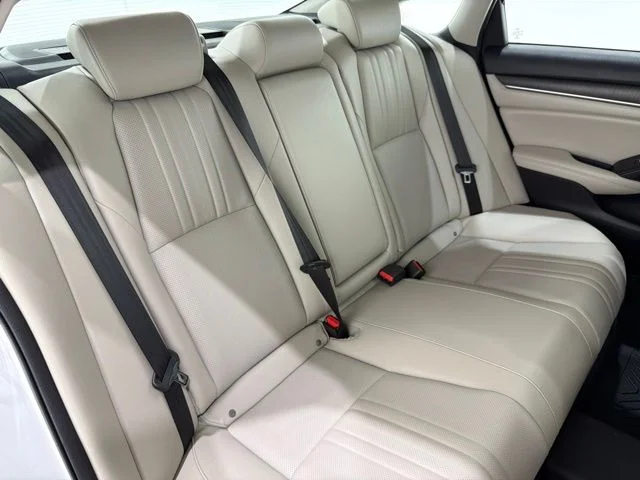 Used 2021 Platinum White Pearl Honda EX-L image 21