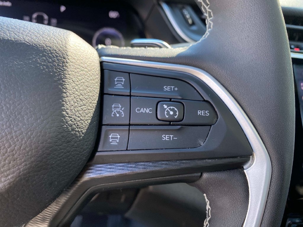 Used 2023 Black Jeep Altitude image 20