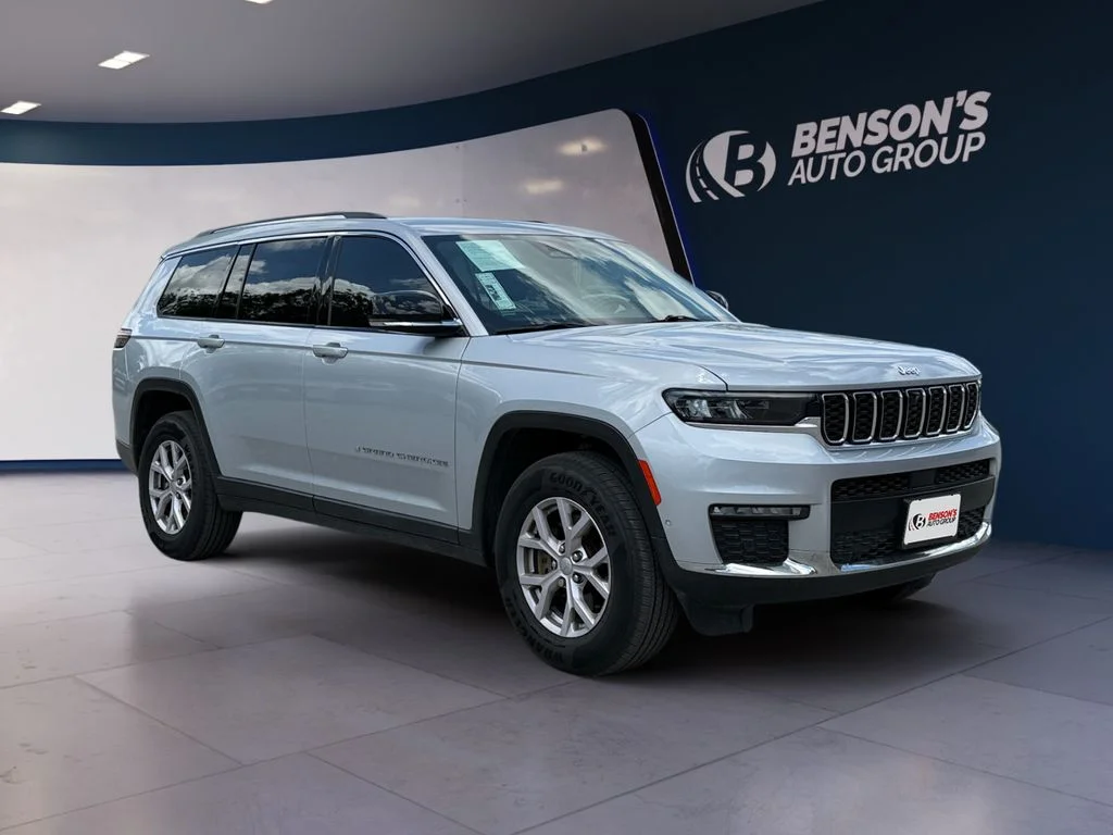 Used 2022 Silver Jeep Limited image 7