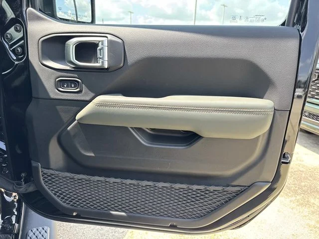 New 2026 Black Jeep Mojave image 15