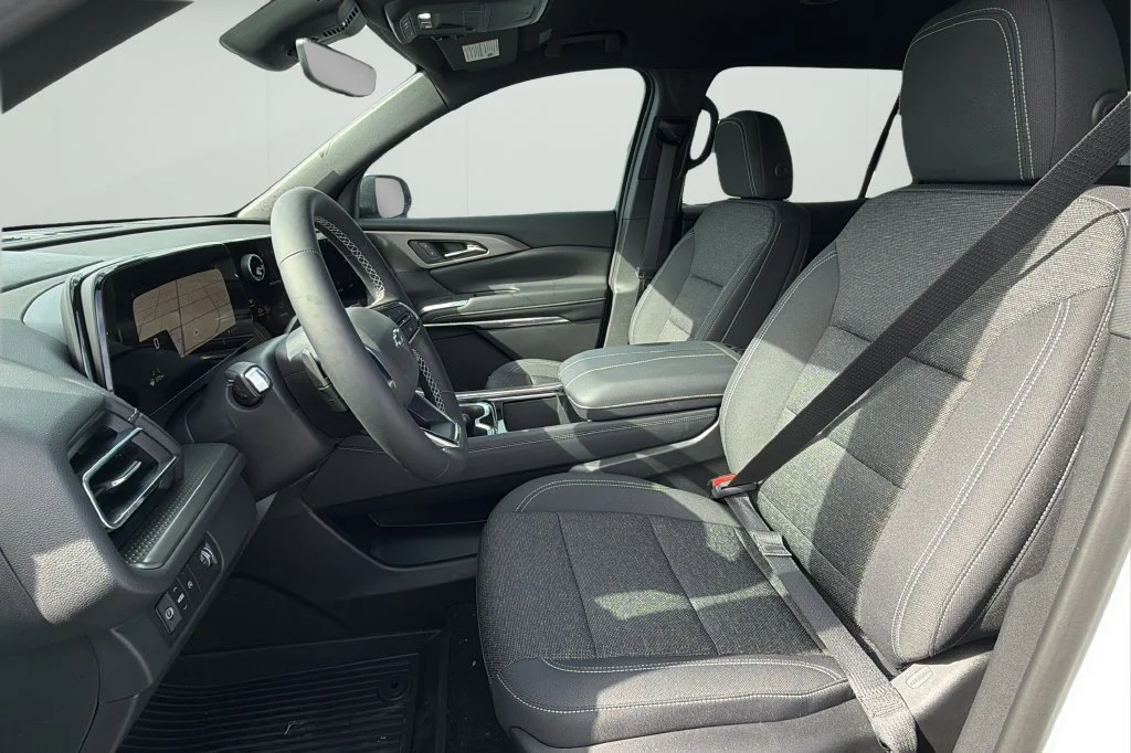 New 2027 Summit White Chevrolet LT image 18