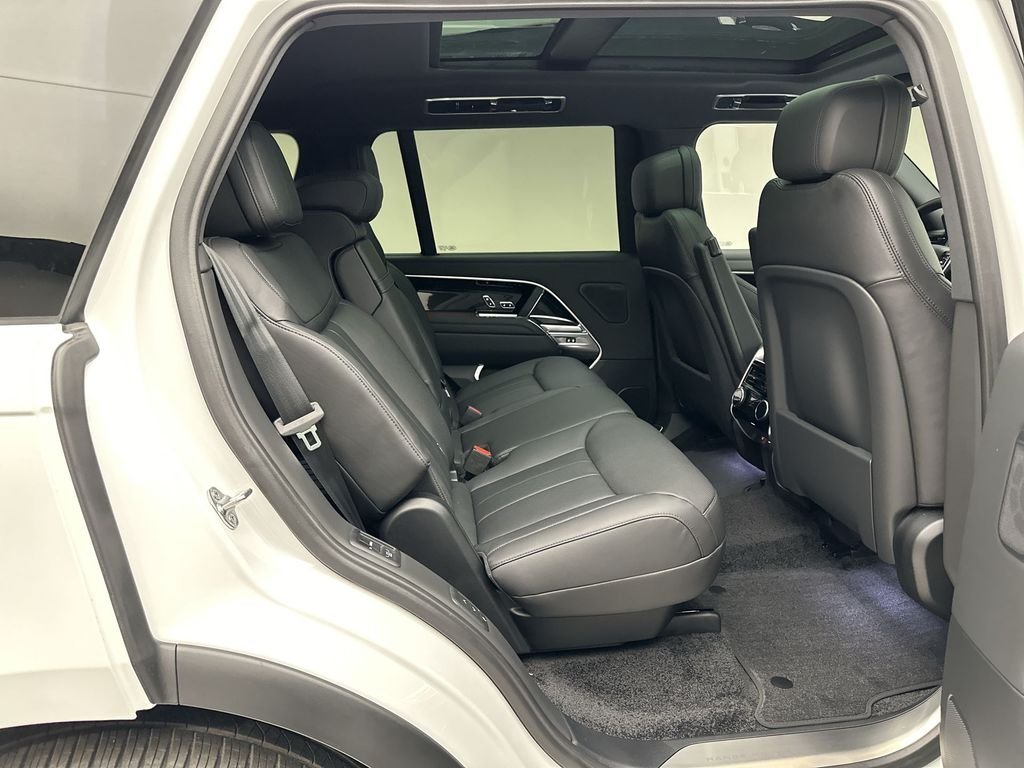 Used 2024 Fuji White Land Rover SE image 12