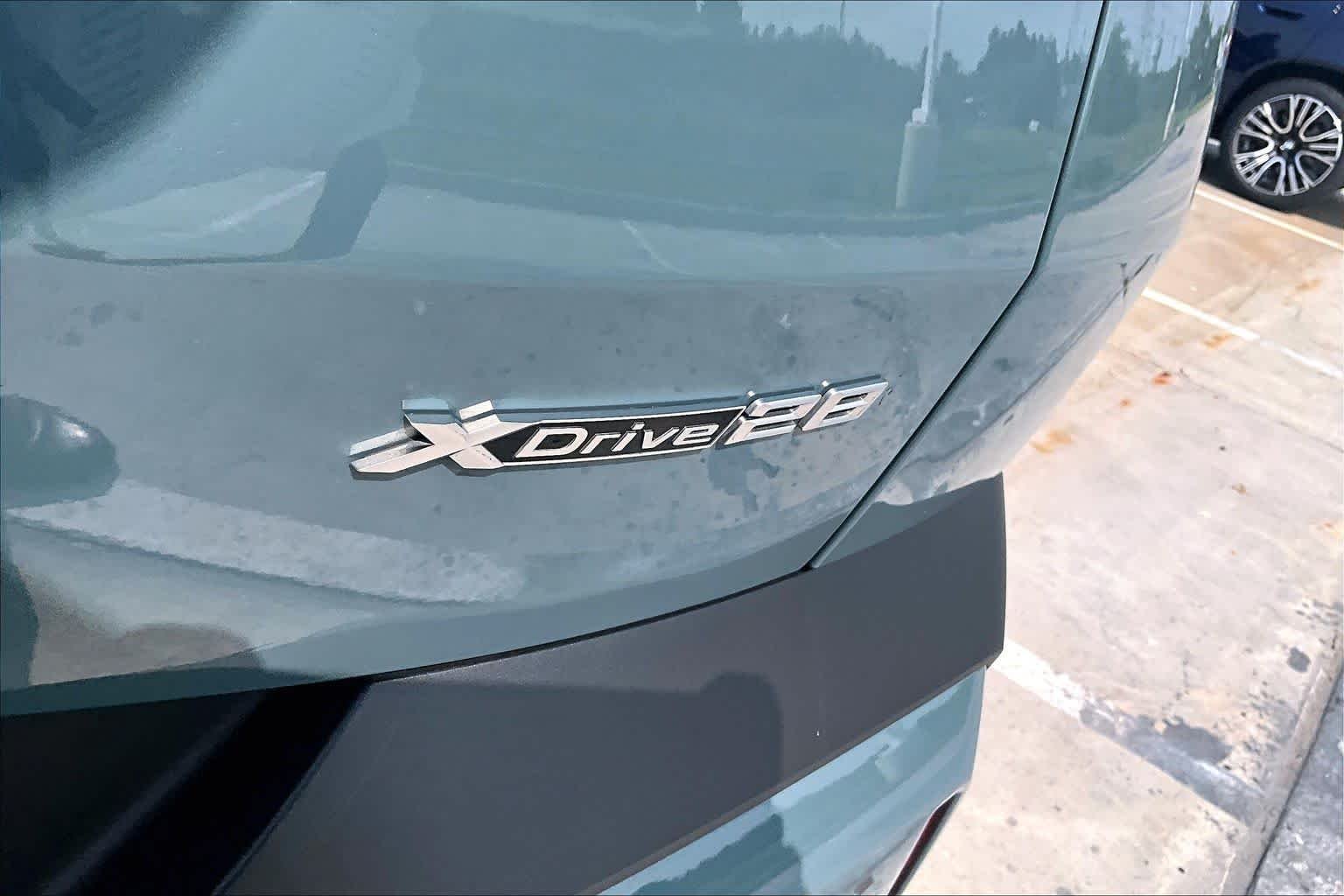 Used 2026 Cape York Green Metallic BMW xDrive28i image 9
