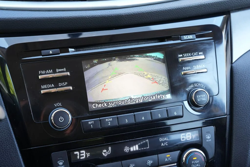 Used 2014 Black Nissan SV image 25