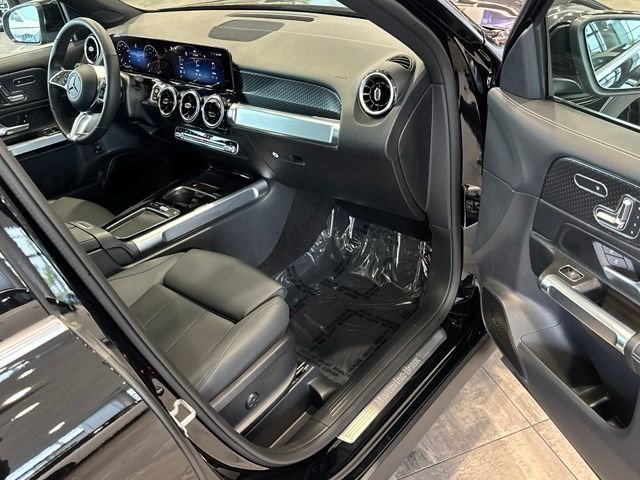 Used 2026 Black Mercedes-Benz GLB 250 image 35