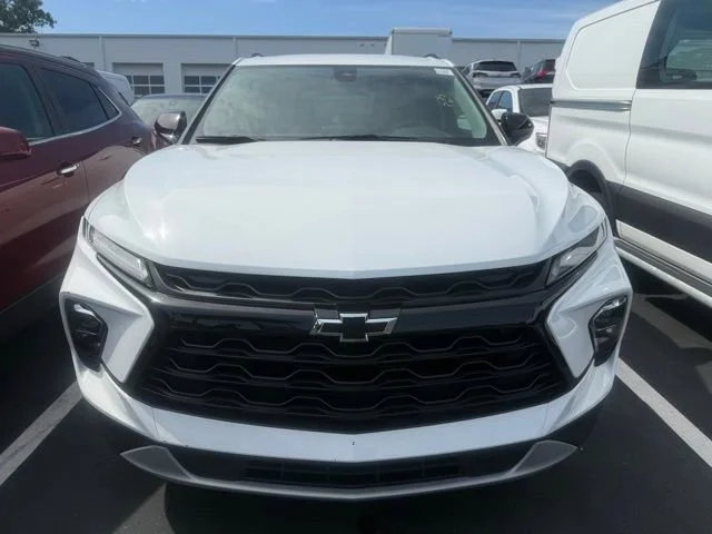 Used 2024 Summit White Chevrolet 2LT image 2