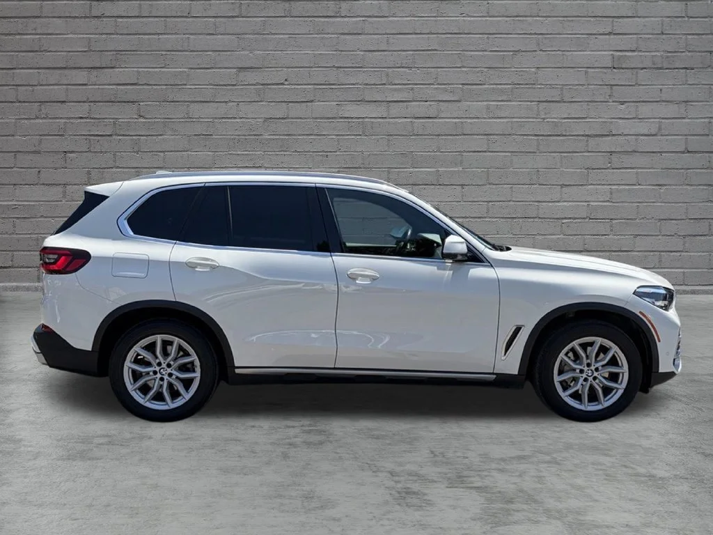Used 2022 Alpine White BMW xDrive40i image 11