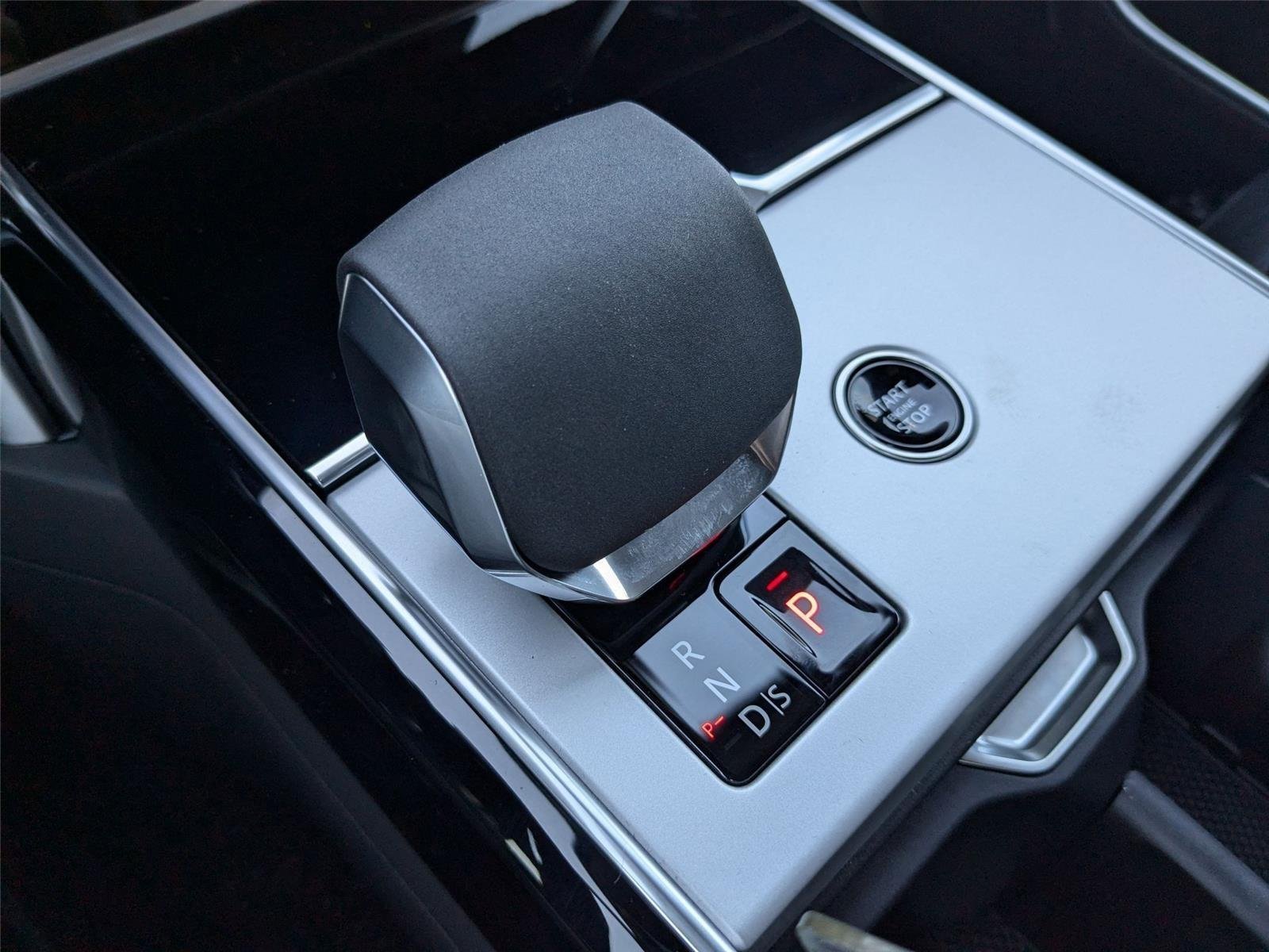 New 2025 Carpathian Grey LAND ROVER SE PHEV image 23