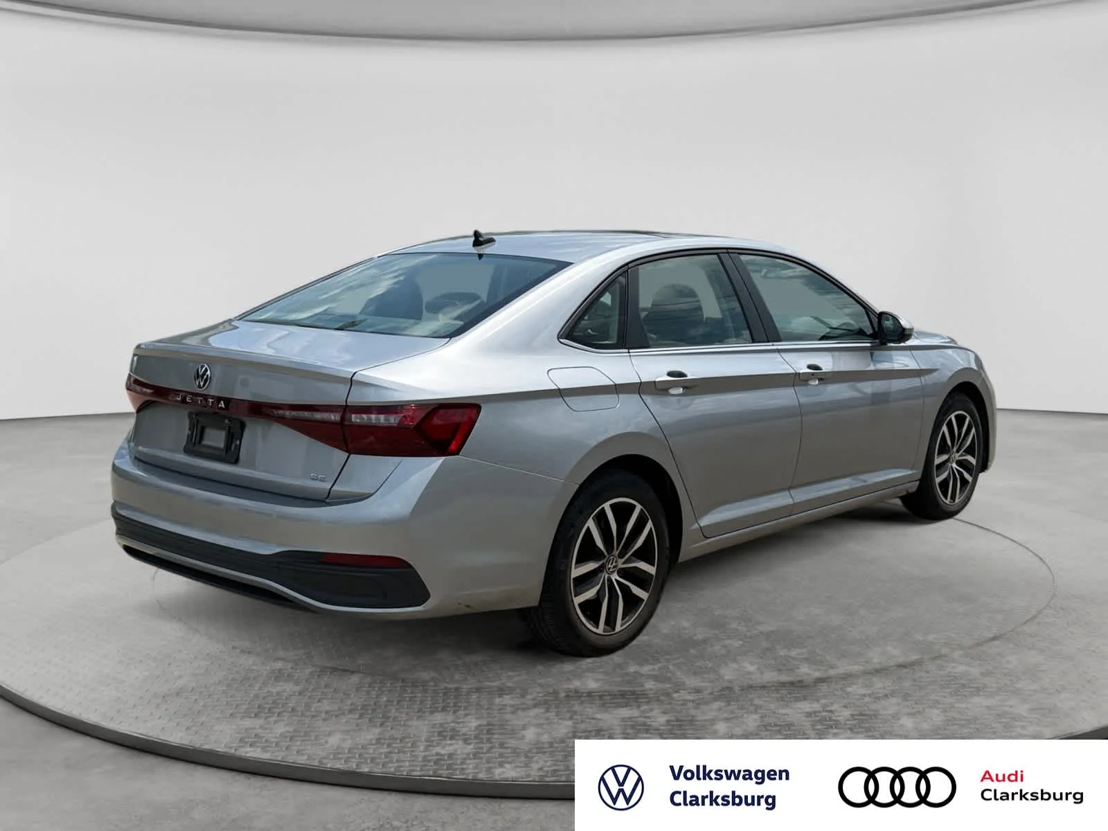 Used 2025 Pyrite Silver Metallic Volkswagen SE image 5