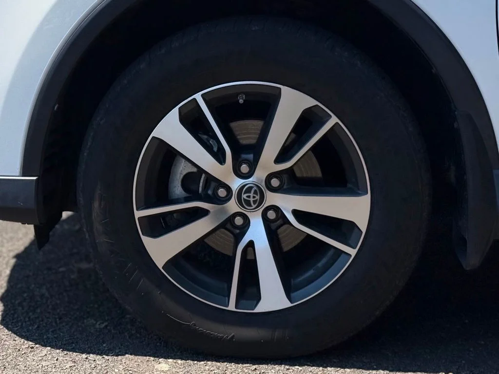 Used 2016 White Toyota XLE image 9
