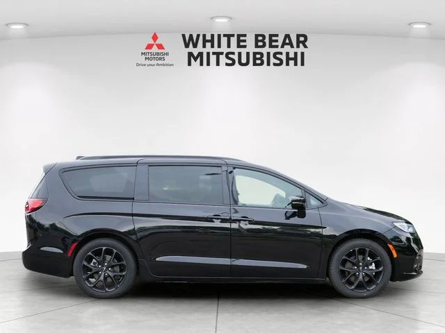 Used 2025 Diamond Black Chrysler Limited image 6