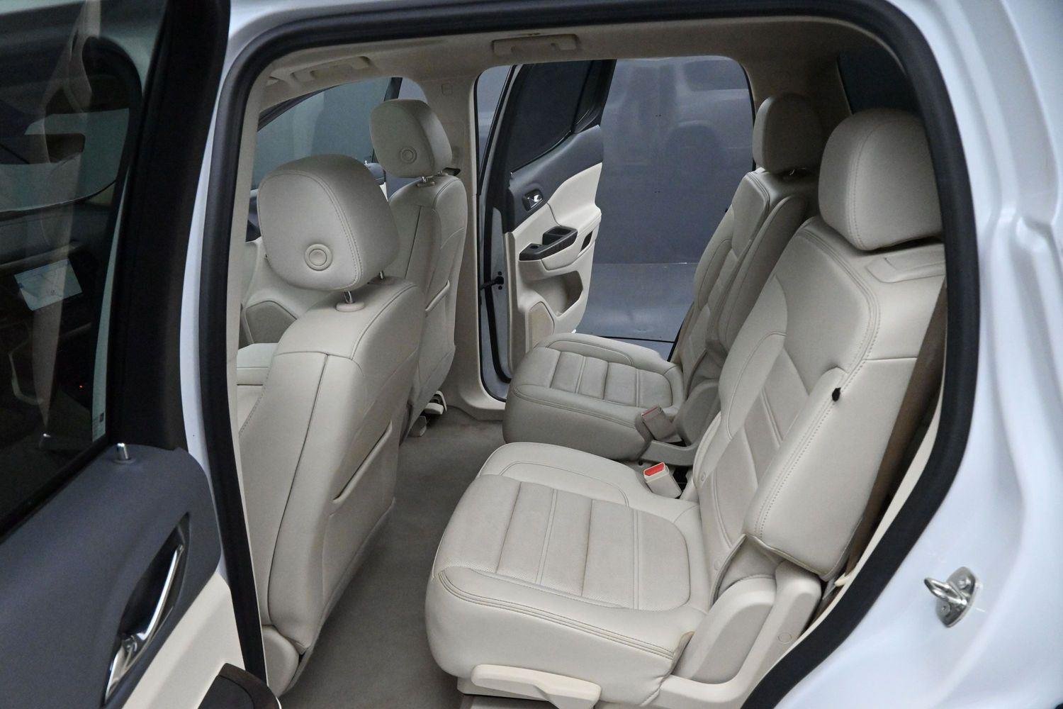 Used 2023 White Frost Tricoat GMC Denali image 32