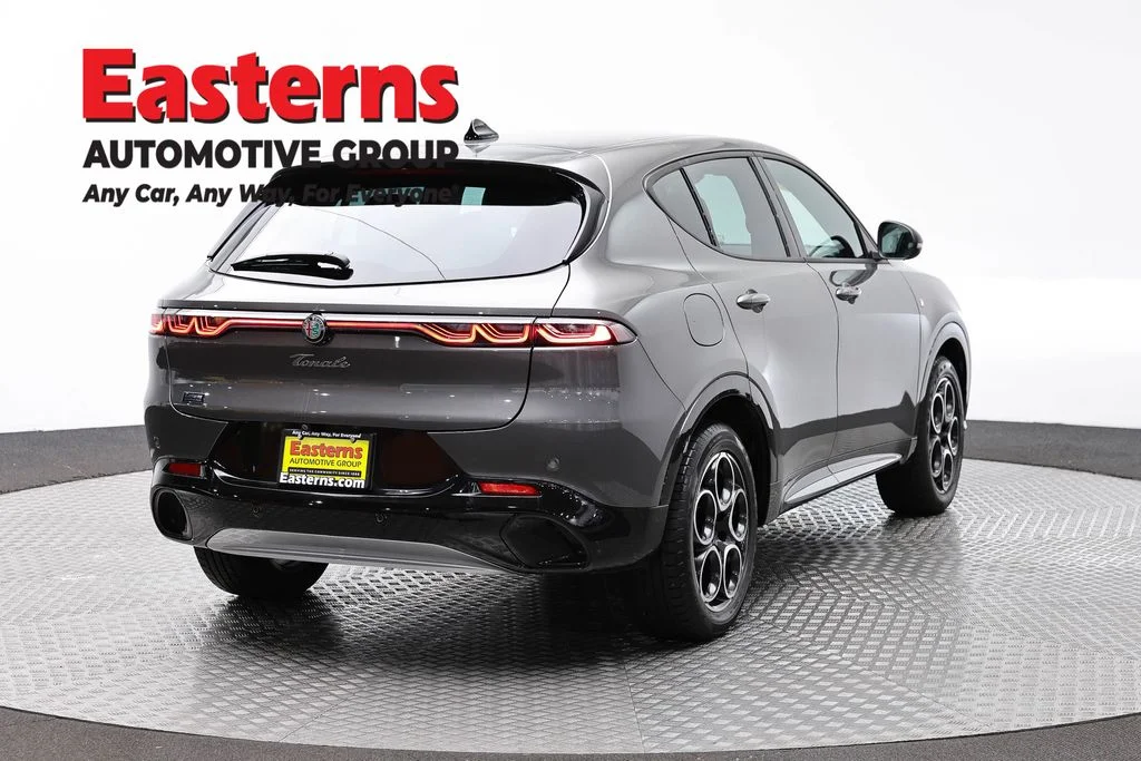 Used 2024 Silver Alfa Romeo Ti image 5