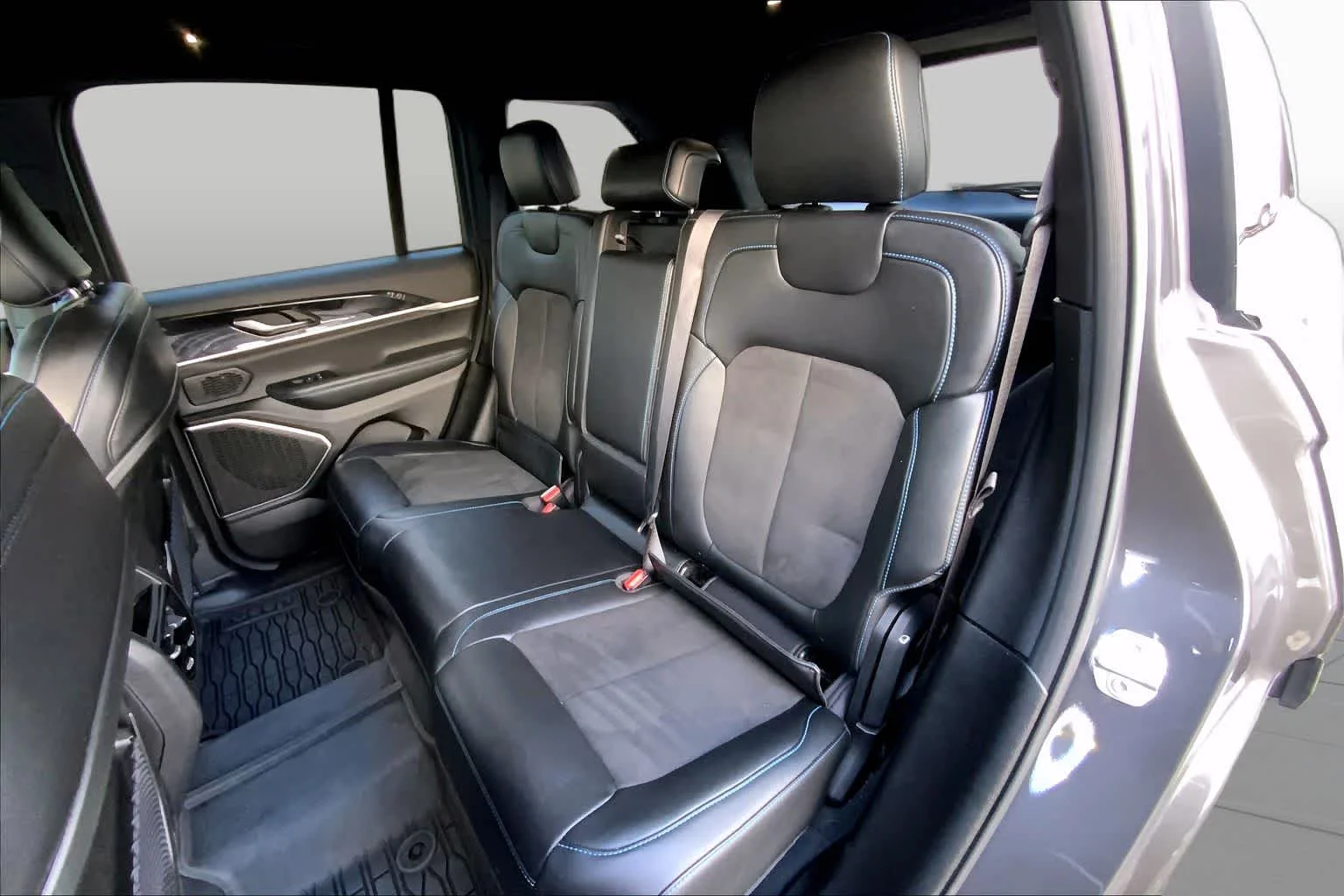 Used 2022 Baltic Gray Metallic Clearcoat Jeep Trailhawk image 20