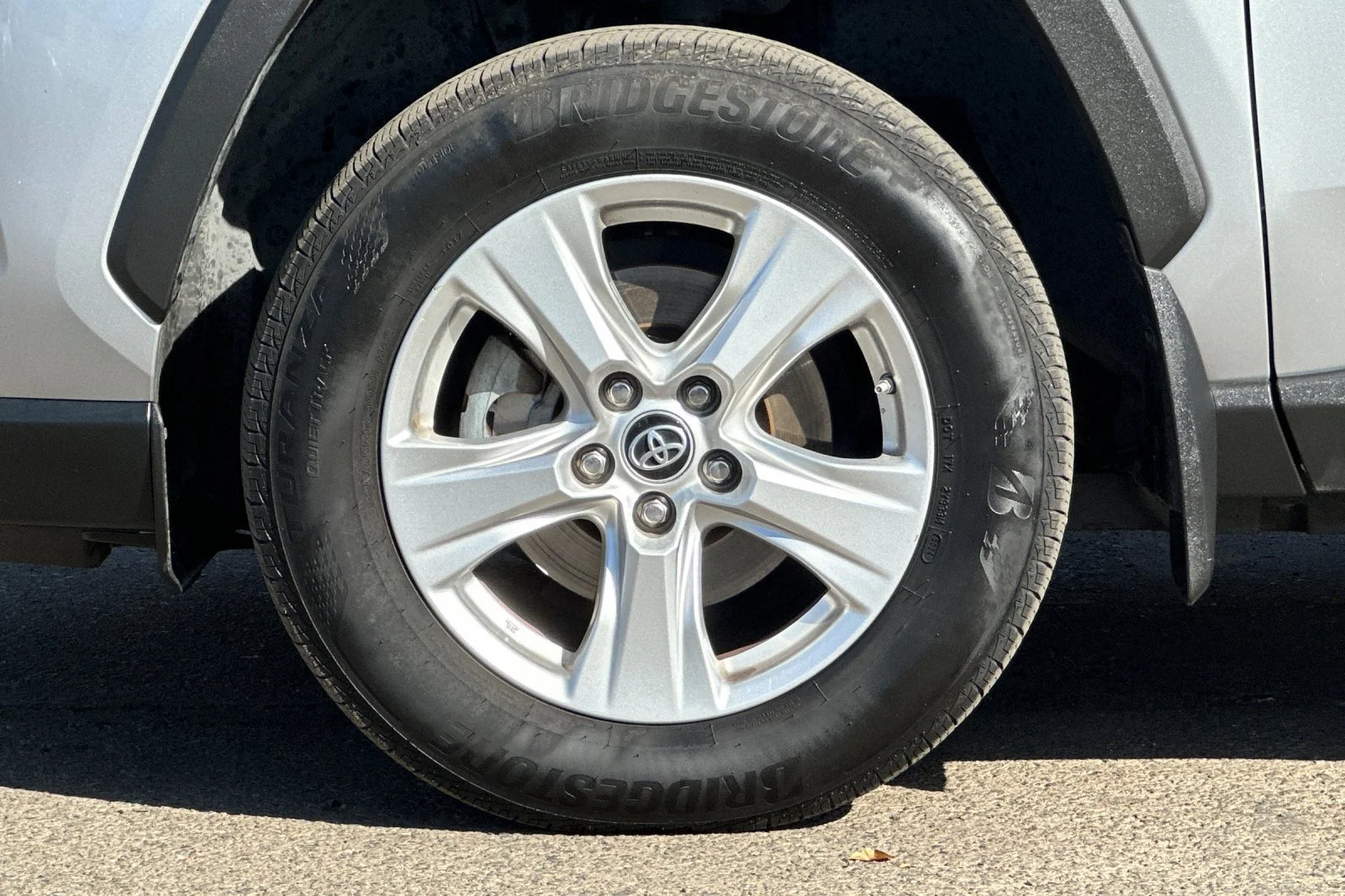 Used 2019 White Toyota Hybrid XLE image 26