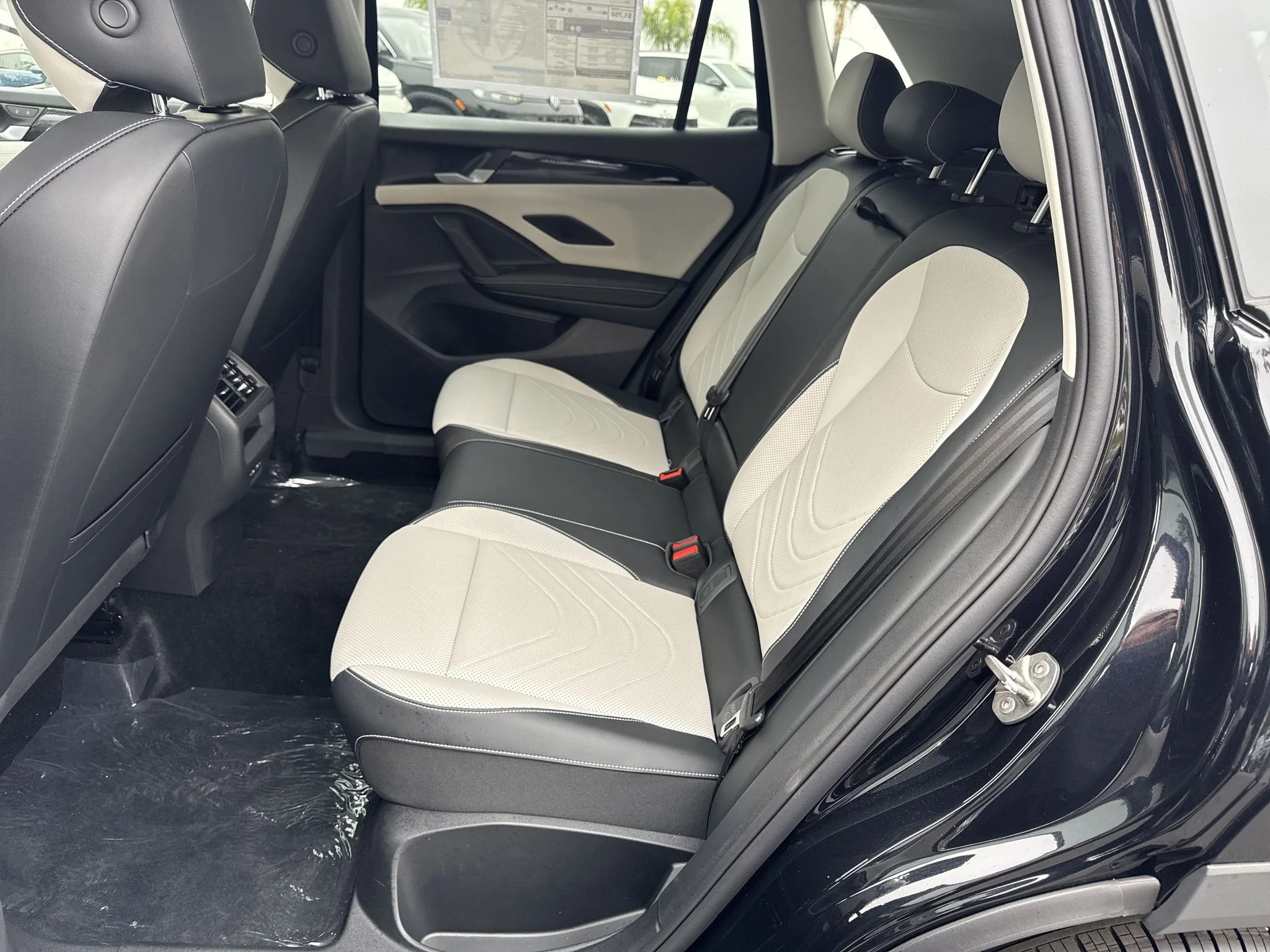 New 2026 Deep Black Pearl Volkswagen SE image 31