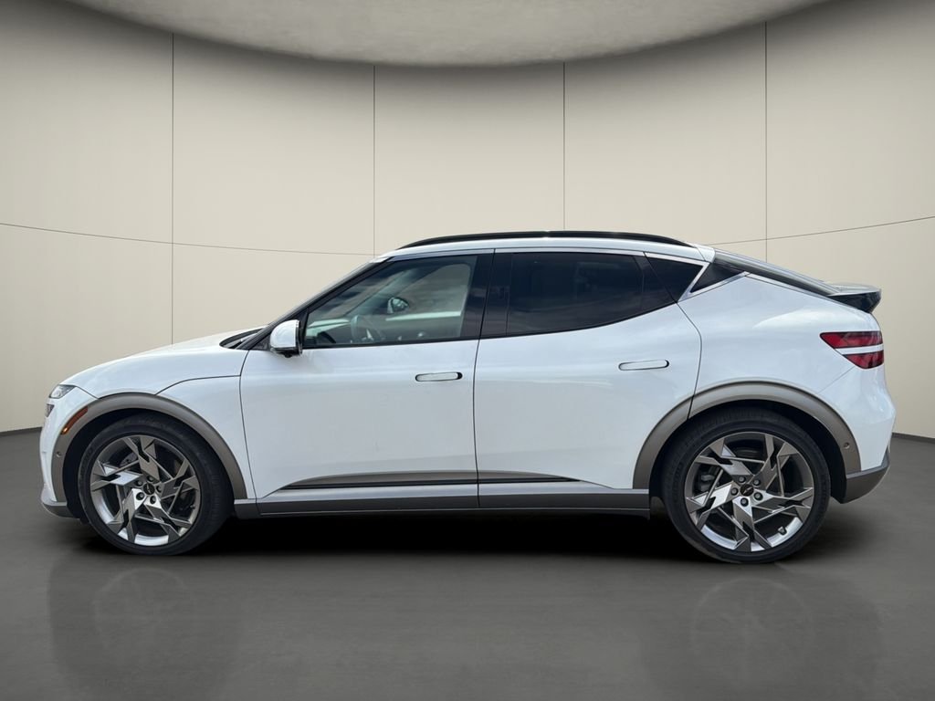 Used 2023 White Genesis Performance image 4