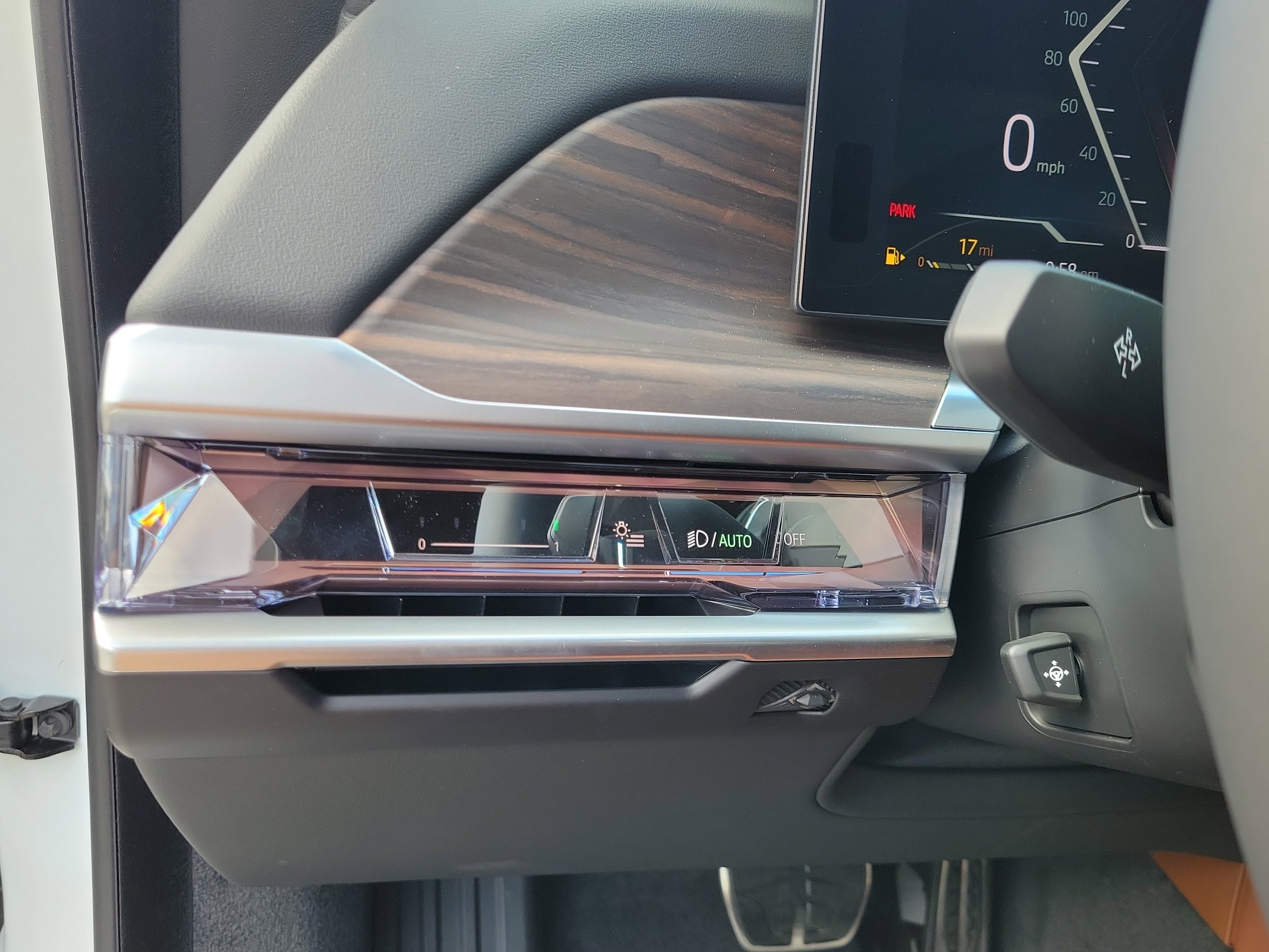 New 2026 Mineral White Metallic BMW 760i xDrive image 19