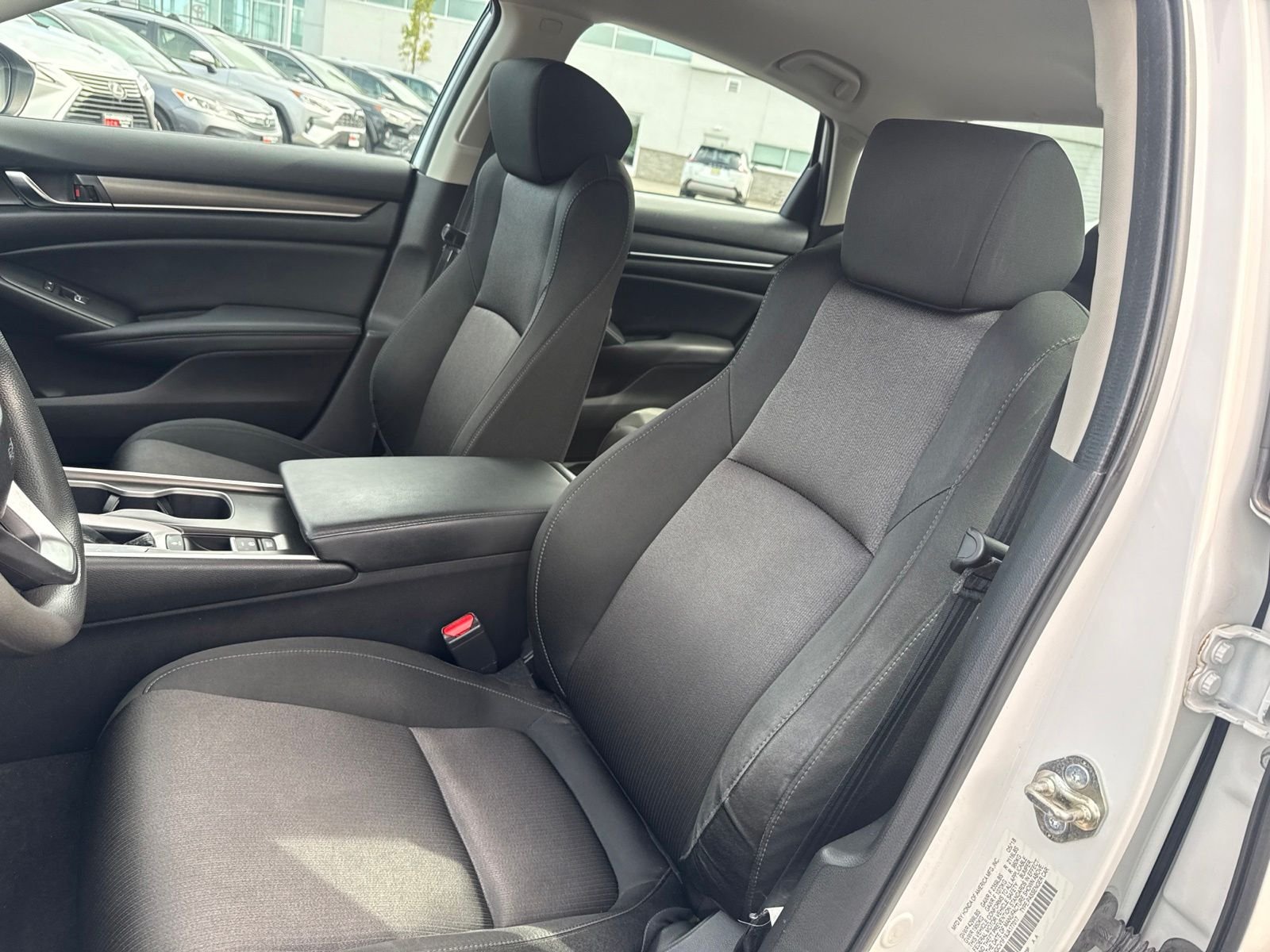 Used 2018 White Honda LX image 11