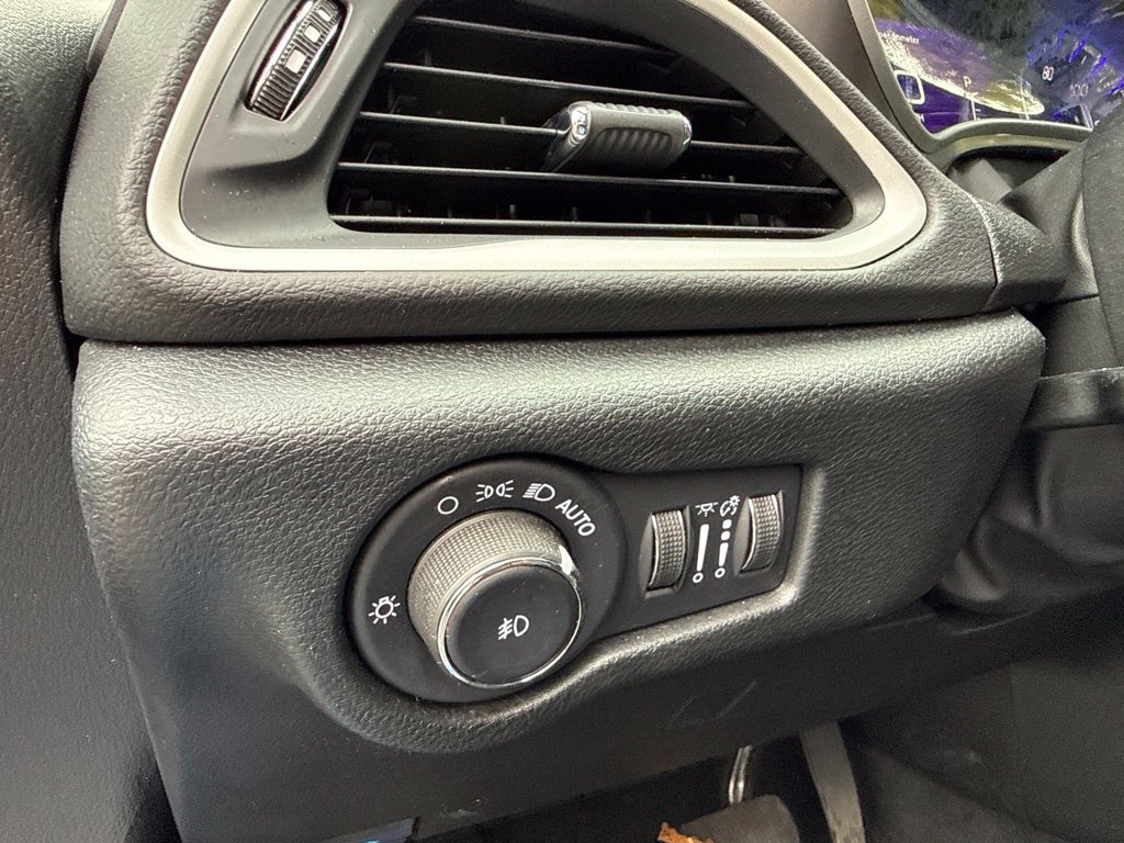 Used 2026 Blue Chrysler Select image 23