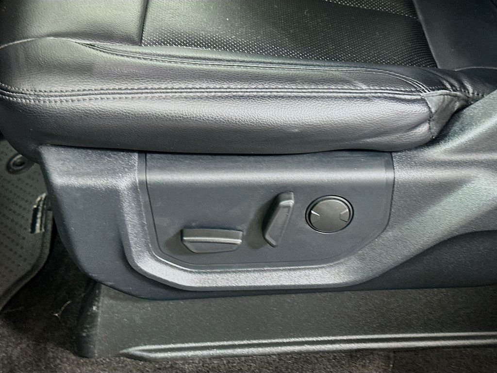 Used 2020 Black Ford XLT image 19