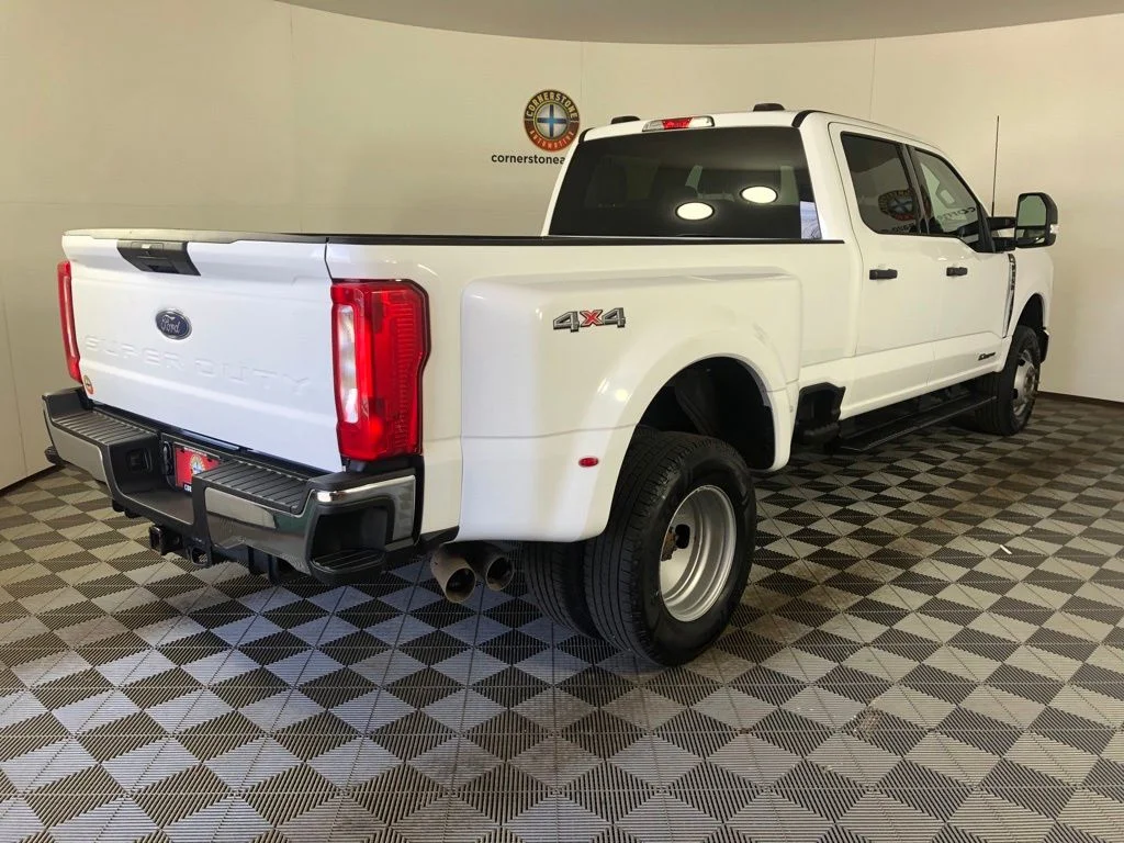 Certified Used 2025 Oxford White Ford XLT image 21