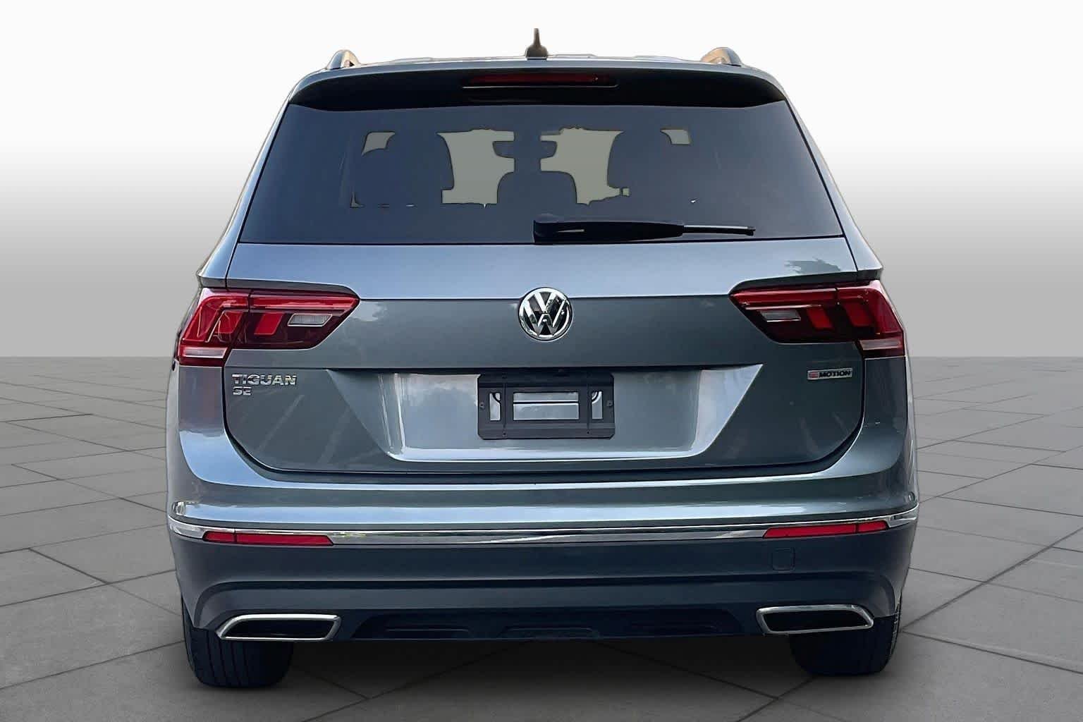 Used 2021 Platinum Gray Metallic Volkswagen SE image 4