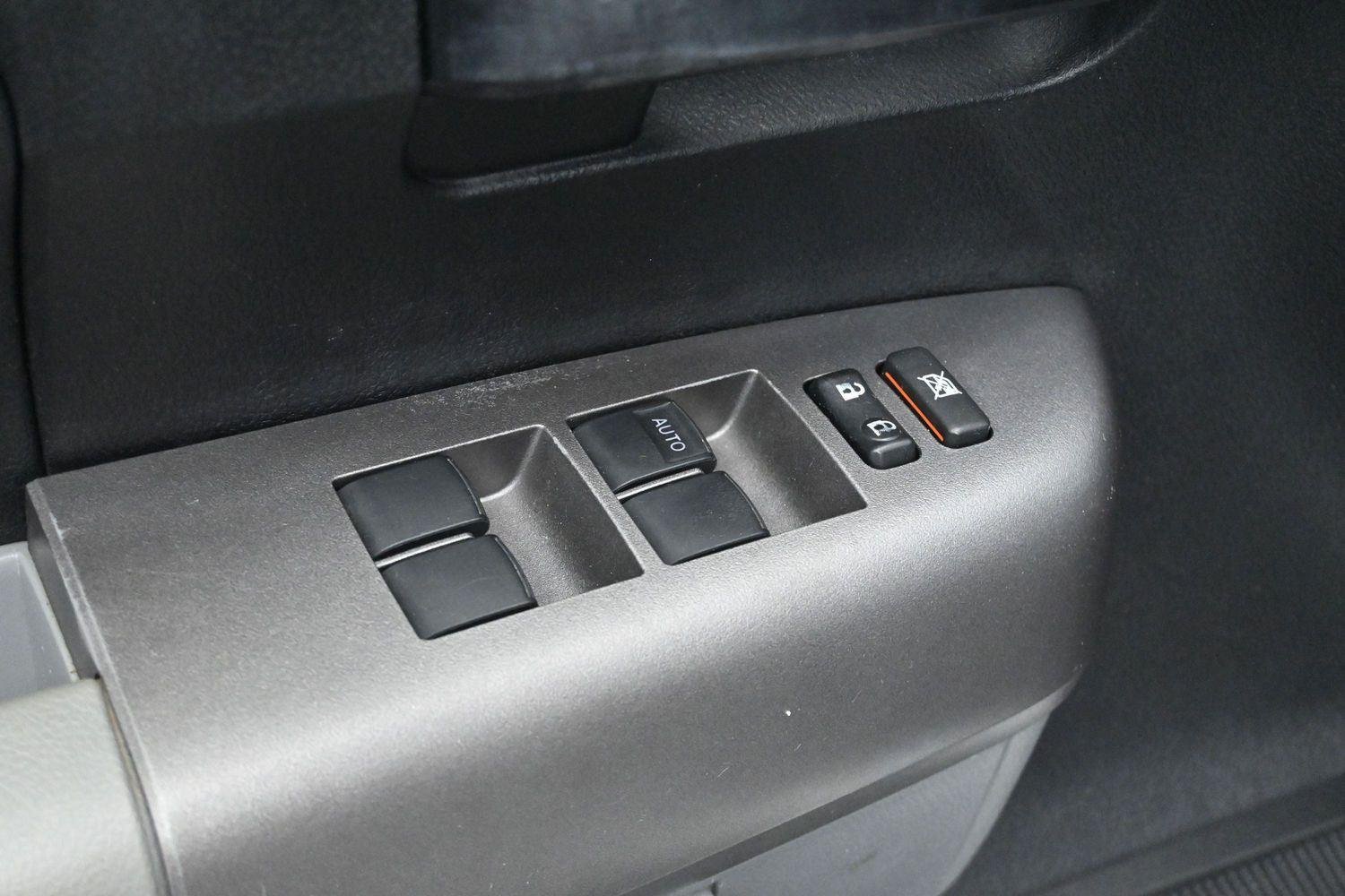 Used 2013 Super White Toyota Grade image 10