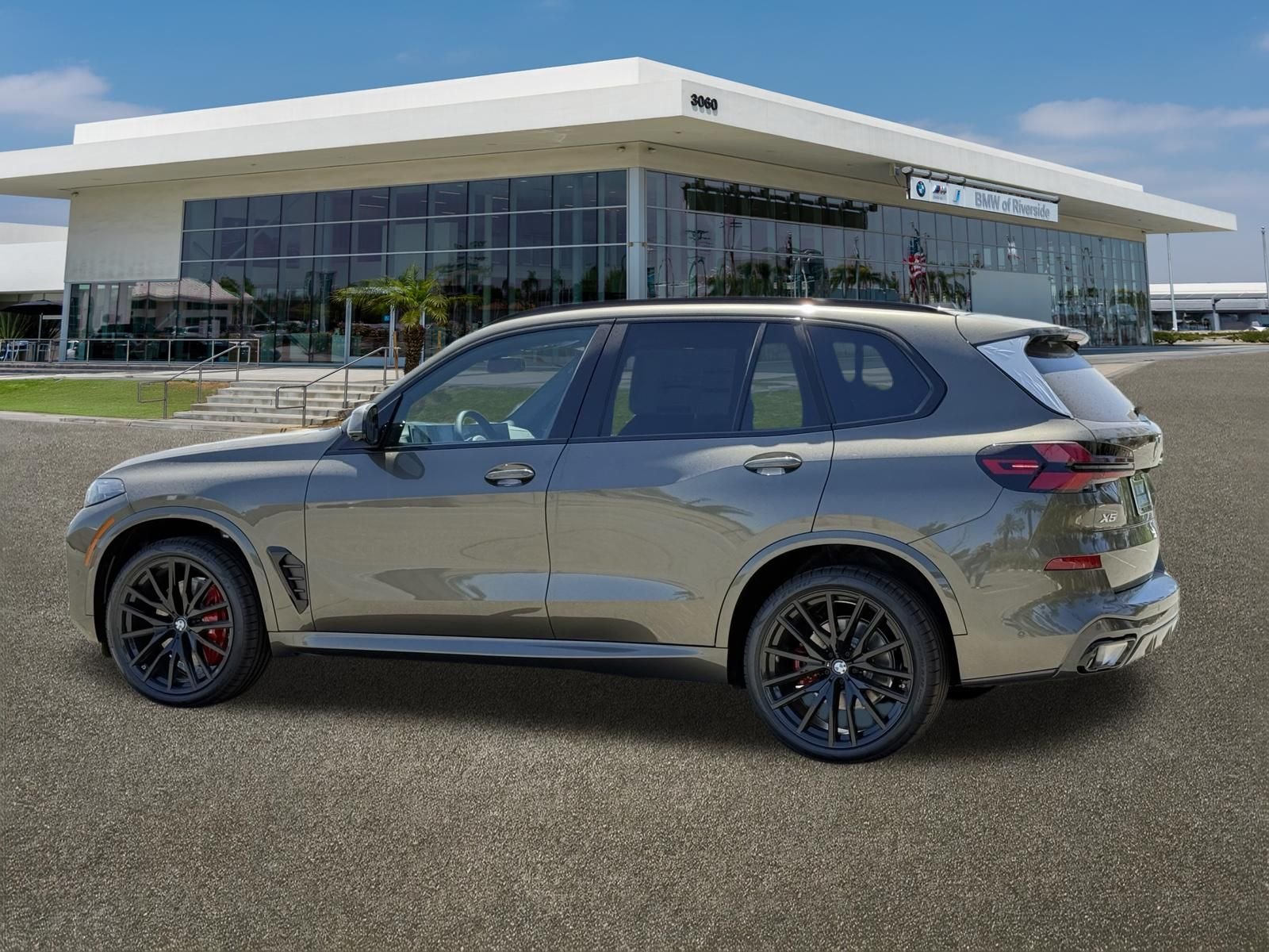 New 2026 Manhattan Green Metallic BMW sDrive40i image 7