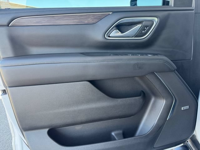Used 2022 Summit White Chevrolet Z71 image 4