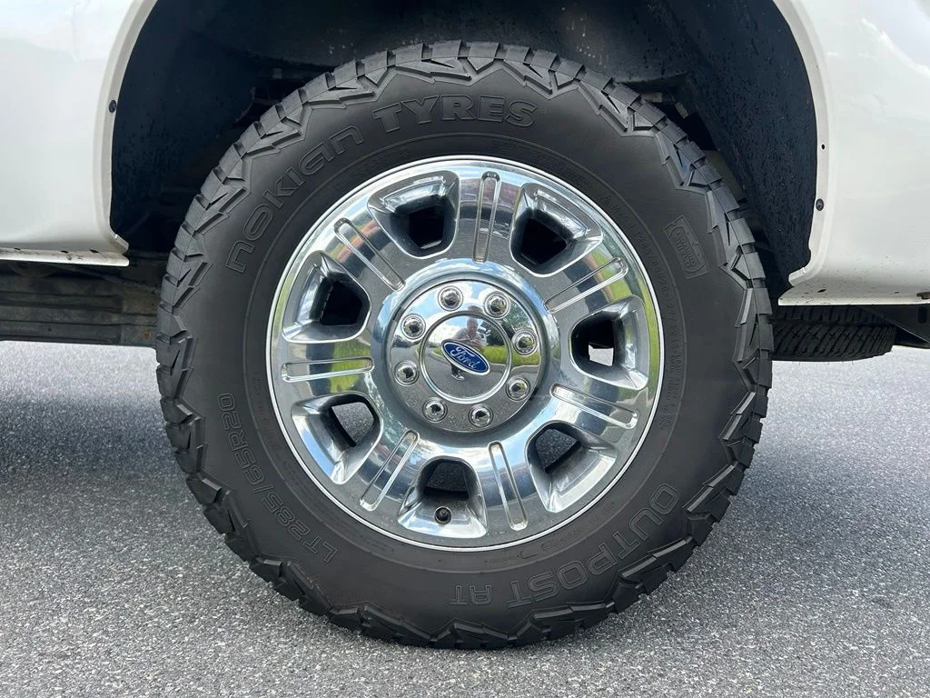 Used 2016 White Platinum Clearcoat Metallic Ford Lariat image 35